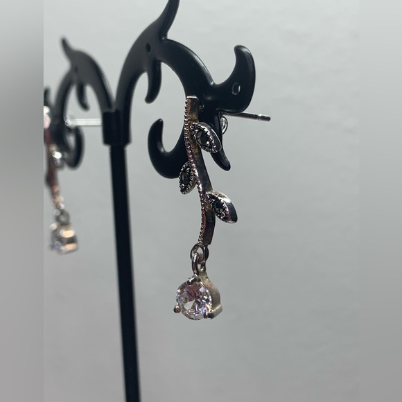 Early Silpada Rare Sterling Silver, Marcasite & CZ Floral Vine Drop Earrings - Picture 4 of 16